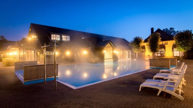 Zwembad_Zwaluwhoeve_buitenenbinnen[1]