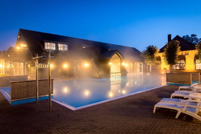 Zwembad_Zwaluwhoeve_buitenenbinnen[1]