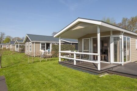 Dagaanbieding Weekend of midweek in een vakantiechalet aan het water op Vakantiepark Giethoorn incl. elektrische sloep