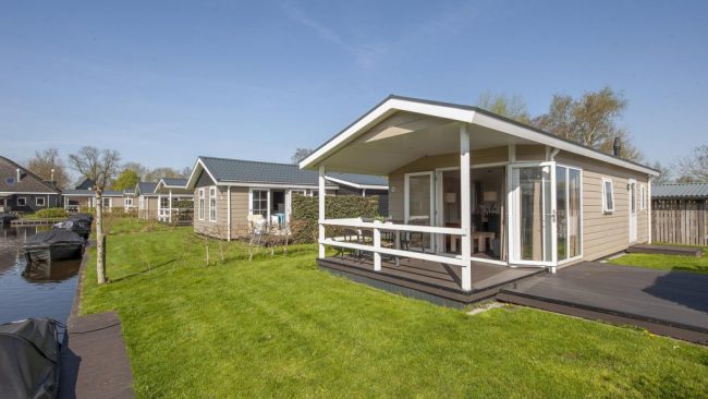 Dagaanbieding Weekend of midweek in een vakantiechalet aan het water op Vakantiepark Giethoorn incl. elektrische sloep Dagaanbieding Weekend of midweek in een vakantiechalet aan het water op <b>Vakantiepark Giethoorn</b> incl. elektrische sloep