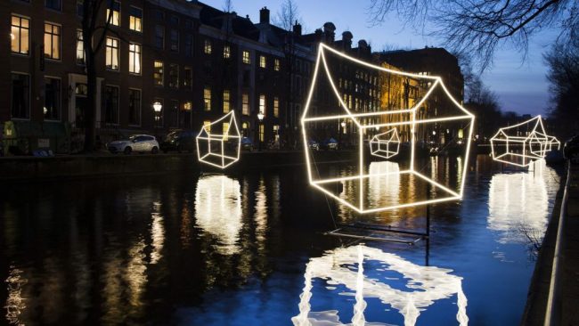 Dagaanbieding 2 of 3 dagen nabij Amsterdam incl. ticket <b>Amsterdam Light Festival</b> en overnachting met 75 min. durende luxe rondvaart