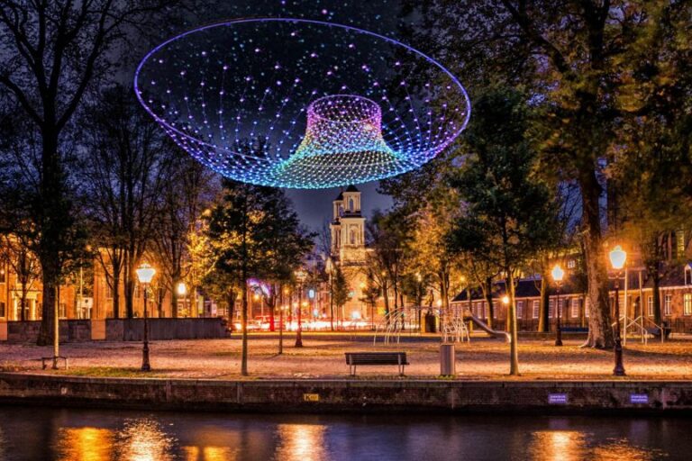 Dagaanbieding 2 of 3 dagen 4*-Van der Valk hotel bij <b>Amsterdam</b> incl. luxe rondvaart rederij Nassau tijdens Amsterdam Light Festival